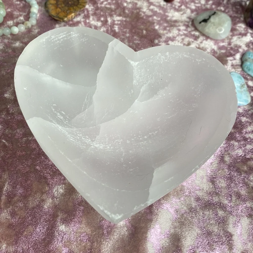 🤍 Selenite heart bowl 🤍 - Picture 3 of 7